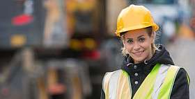 Frauen sind in der Baubranche stark untervertreten.