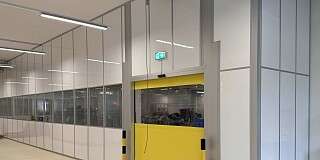 Beispielbild Trennwand Lebenmittelindustrie mit Schnelllauftor 3.jpg